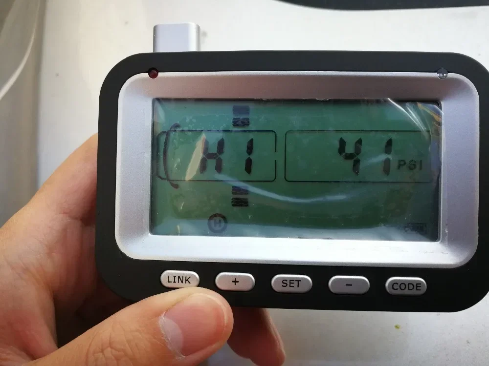 pre-programmed sensors FCC certification all time display RV tire pressure and tire temperature monitoring system