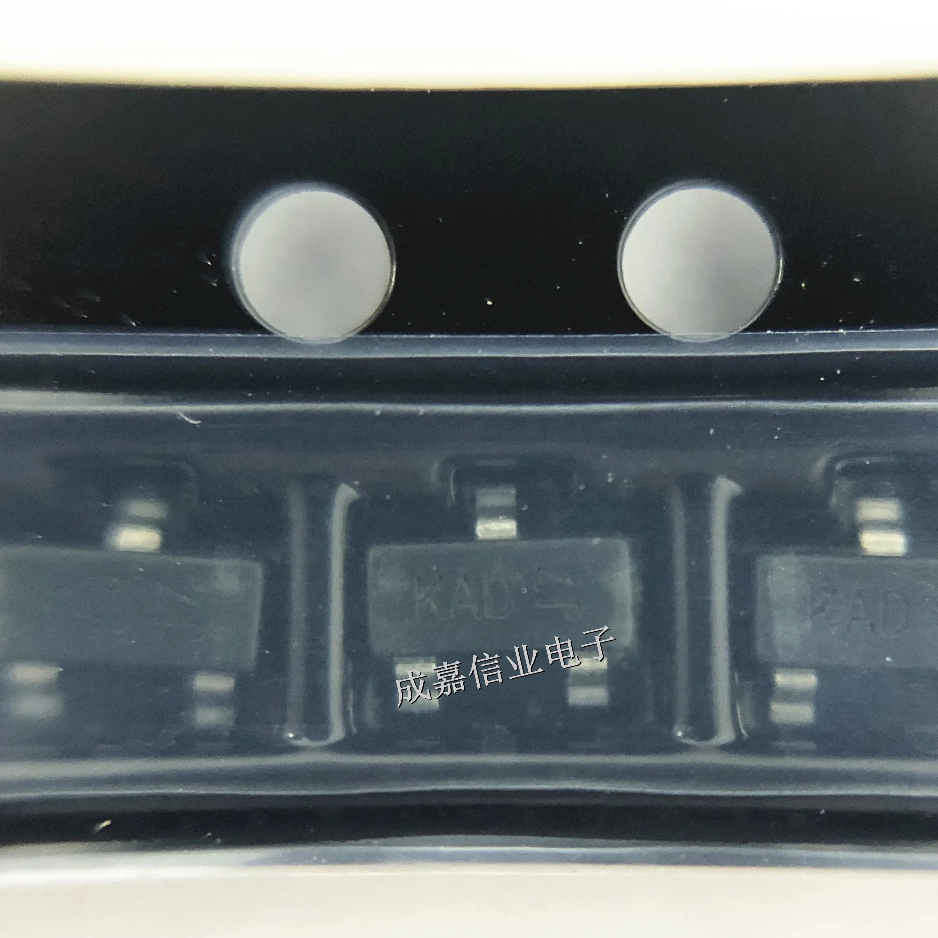 100 قطعة/الوحدة MMBD3004A-7-F SOT-23-3 بمناسبة ؛ KAD إشارة صغيرة تبديل الثنائيات 4A 300 فولت درجة حرارة التشغيل:-65 درجة مئوية-+ 150 درجة مئوية