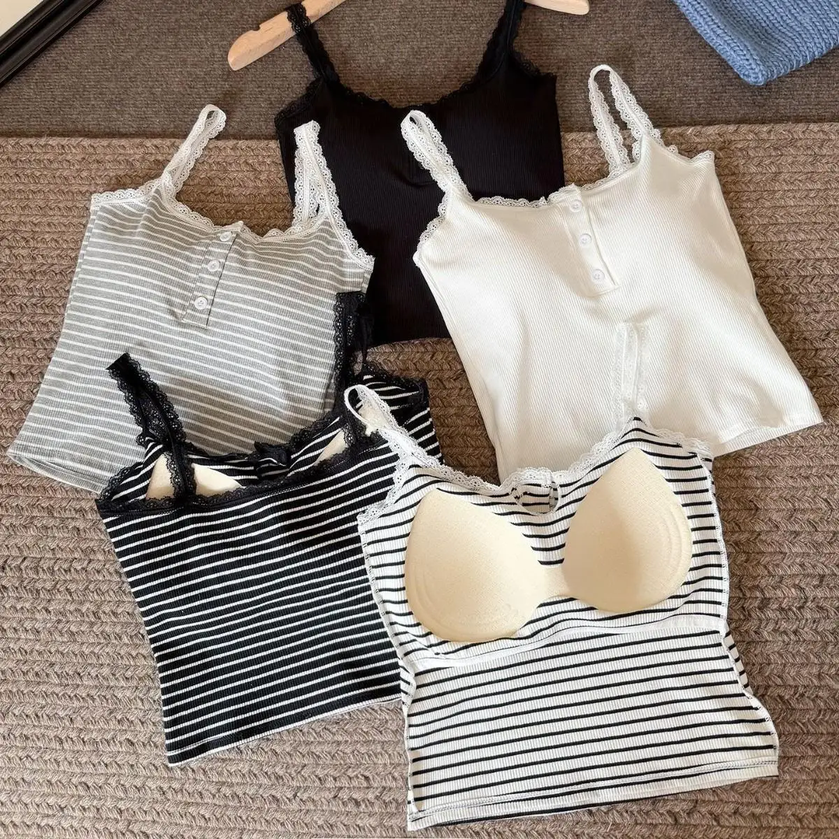 

New Striped Sleeveless Camisole Women Tank Top With Bra Pad Inside Wear Lace Camisoles Button Down Girl Basic Vest Women tops