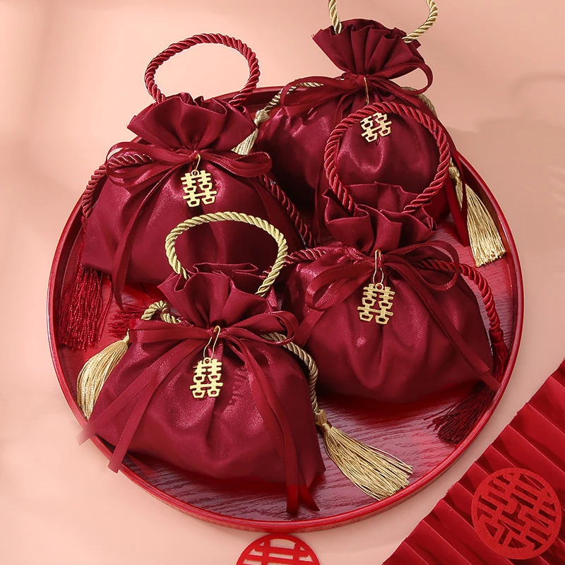 

10Pcs/Set Flannel Material Wedding Gift Bag Red Drawstring Storage Boxes Christmas New Year Candy Pouches Gifts Package Boxes