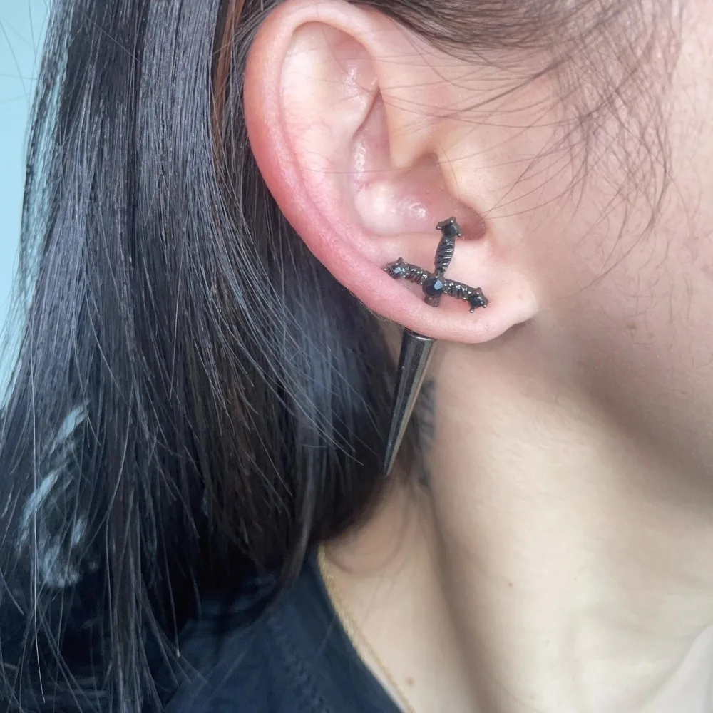 

Серьги-мечи Kinitial, винтажные крутые серьги-ушанки с кристаллами в стиле панк, готический кинжал, готические серьги, ювелирные изделия, подарок для мужчин, рок-годовщина