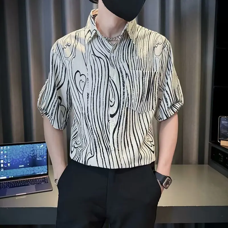

Летняя мужская повседневная свободная рубашка большого размера в полоску с коротким рукавом, модный дизайн, популярная молодежная модная рубашка темных цветов