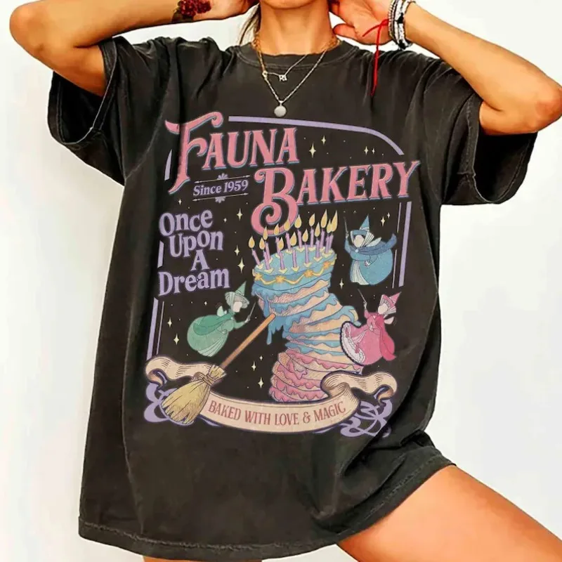 Camiseta Vintage para Mujer con Estampado 'Baked with Love & Magic', Camiseta Oversize para Hombre, Ropa Urbana Unisex, Tops Casuales Holgados de Verano, Fauna Bakery
