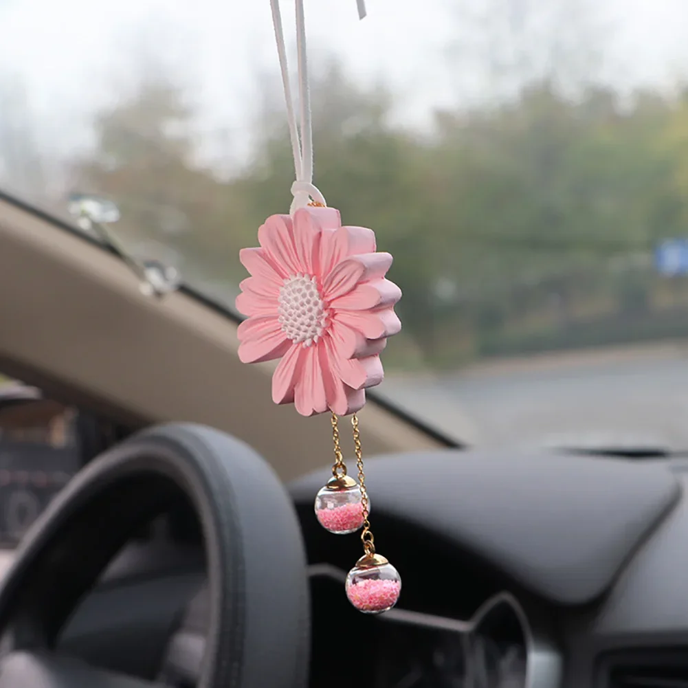 Cute Little Daisy Car Interior Decoration Plaster Fragrance Daisy Auto Rearview Mirror Pendant For Car Decoration Accessories