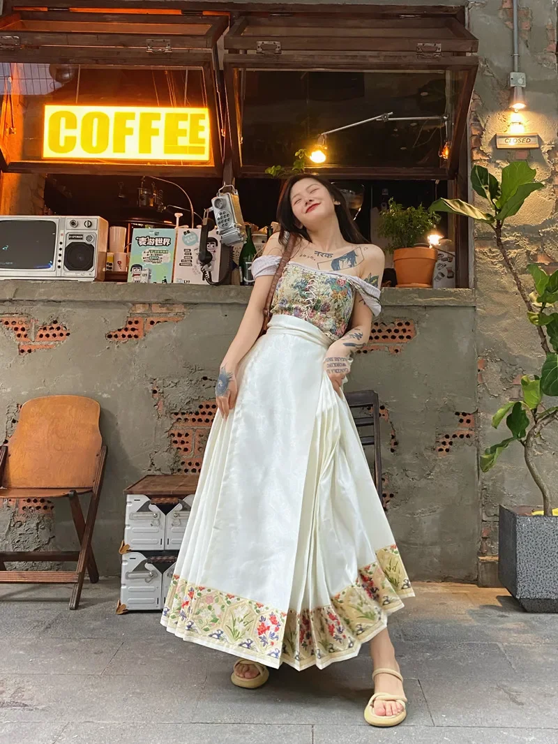 

Horse Face Skirt Original Ming Dynasty Hanfu Summer Thin National MaMian Skirt Chinese Traditional Costumes MaMian Qun