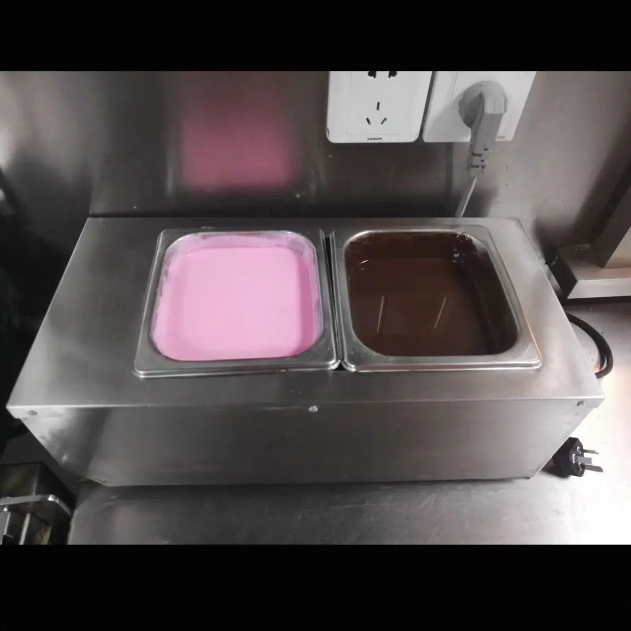 

Коммерческая электрическая машина для плавления шоколада, плавильная печь для настоящего шоколада, машина для темперирования шоколада