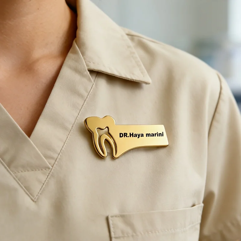 Personalized Custom Name Dental Brooch Stainless Steel Lapel Pin Engraved Letter Tooth Badge Dentist Doctor Dental Clinic