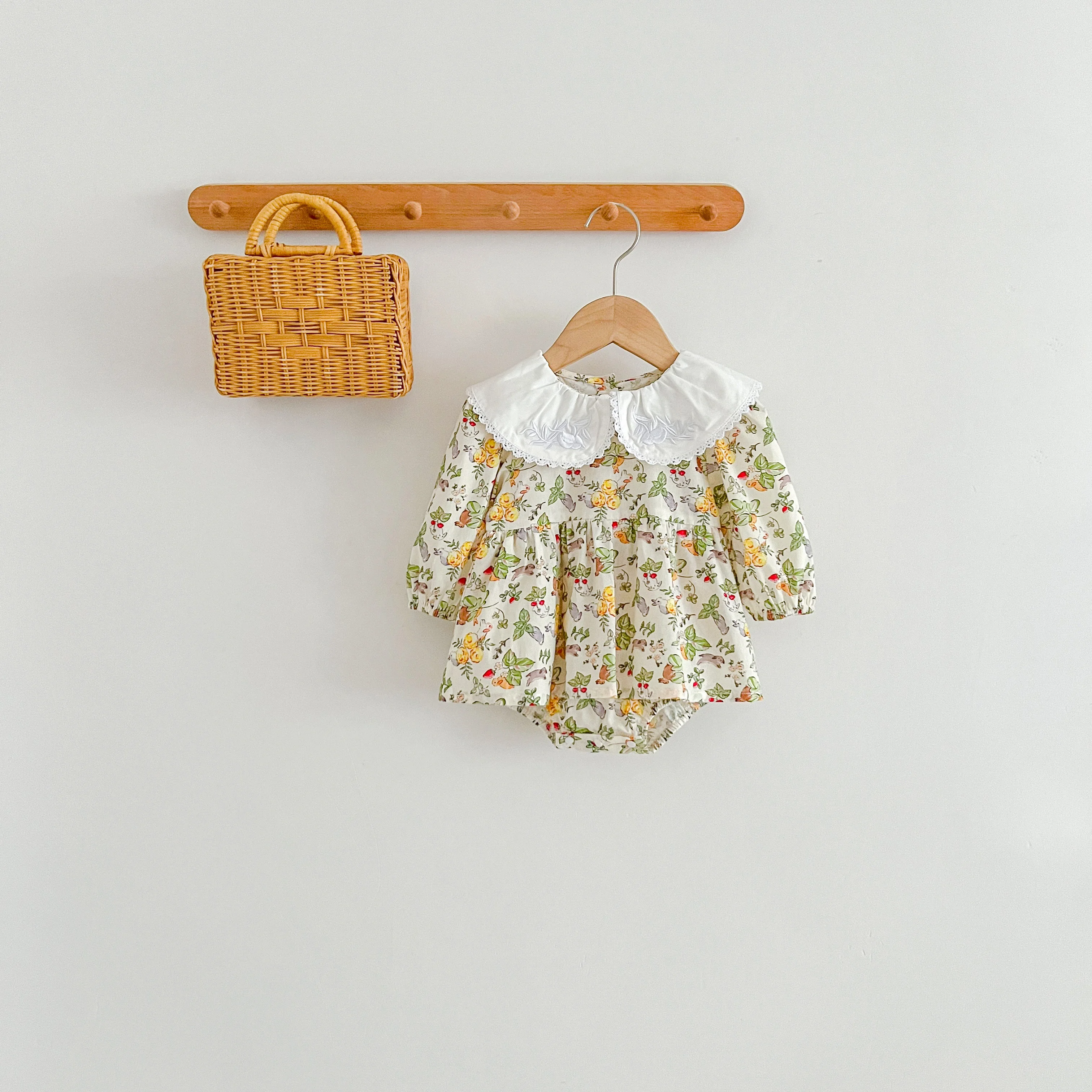 Familien look Frühling Blumen kleid Baby Mädchen bestickt Pandora Kragen Baumwoll kleid Baby Mädchen Blumen Bodysuit Schwestern Look Kleidung – Detail 11