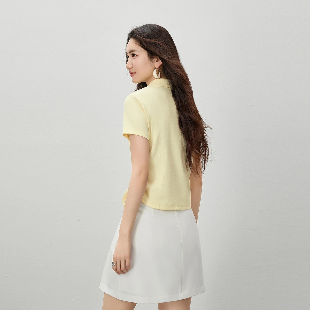 SENTUBILA Women's Minimalist Casual Cotton T-Shirt 2026 Summer Yellow Lapel Double-Zip Top Fashion Commute Ladies W62TA6726
