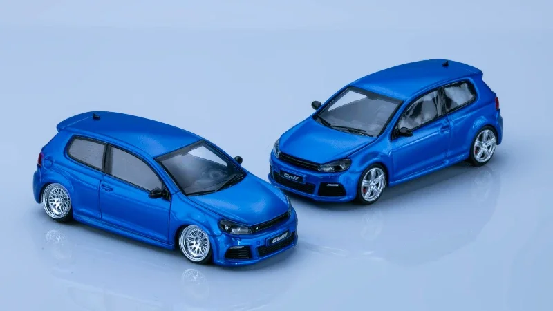 Maxwell 1:64 GOLF RMK6 Pearl White / Blue Die-Cast Car Model Collection Miniature