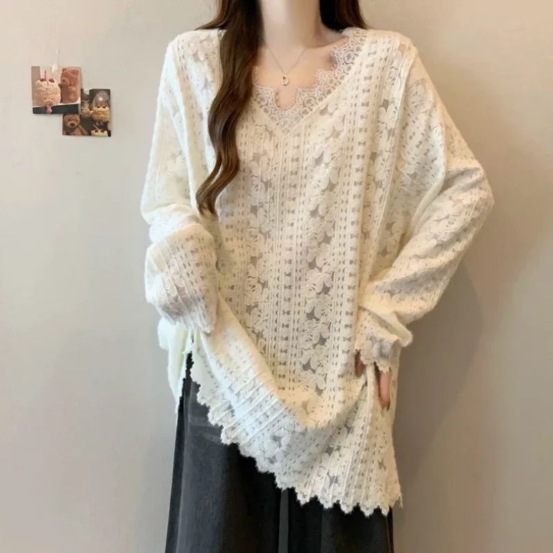 

Versatile Korean Style Women Long Sleeve Top Hollow Out V Neck Lace Patchwork Loose Fit Slimming T Shirt