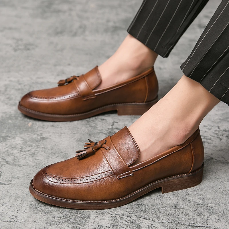 Brock carved a slip-on foot small leather shoes male British Korean version of the trend Sue nightclub hairstylist pointed shoes