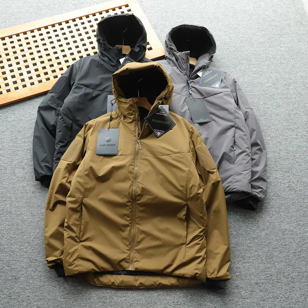 

Lightweight Water-Resistant Men's Cotton Jacket Outdoor Autumn Winter Windproof Fleece Lined Zipper Closure Hooded Coat