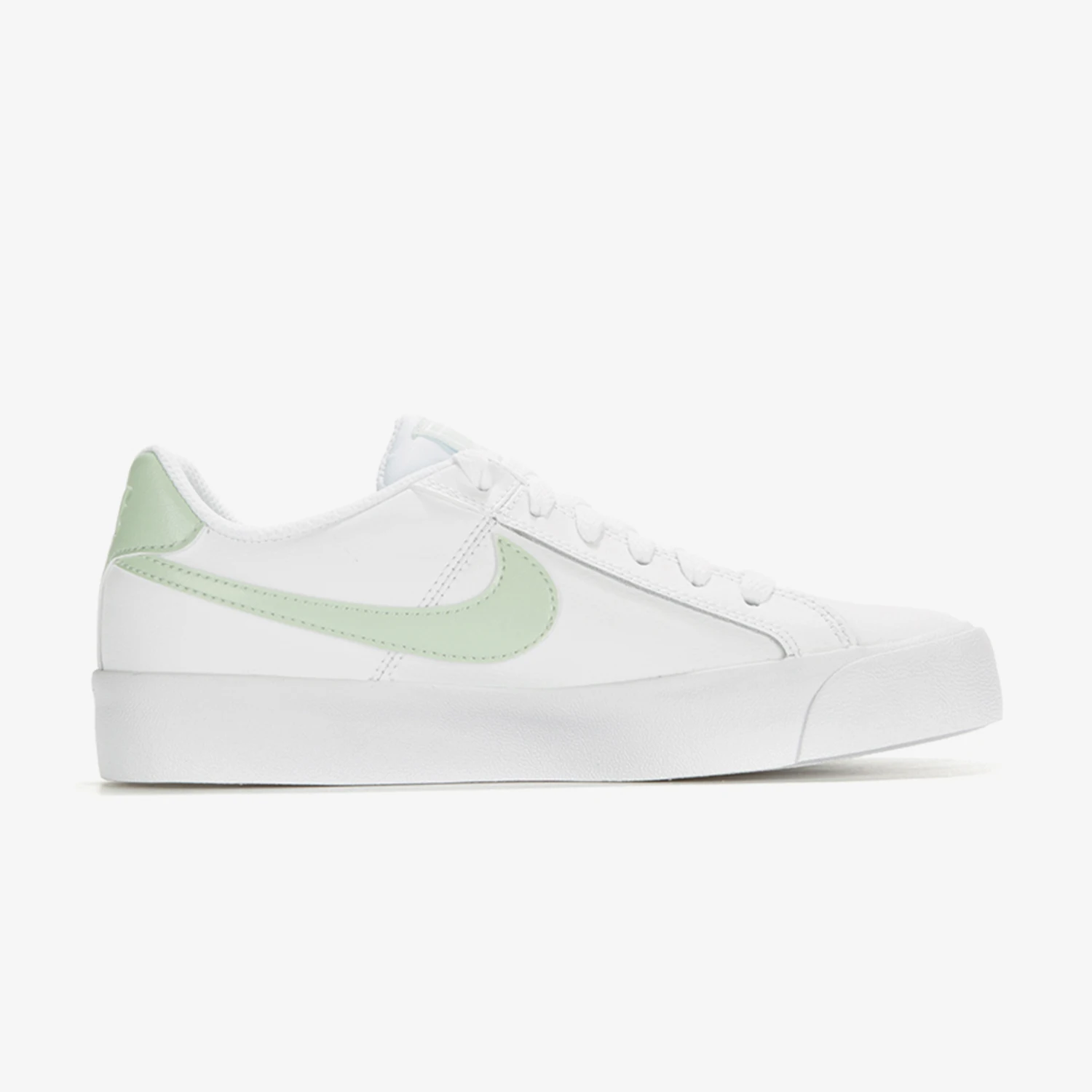 حذاء Nike Official Authentic Court Royale الرياضي خفيف الوزن وجيد التهوية للنساء AO2810-111