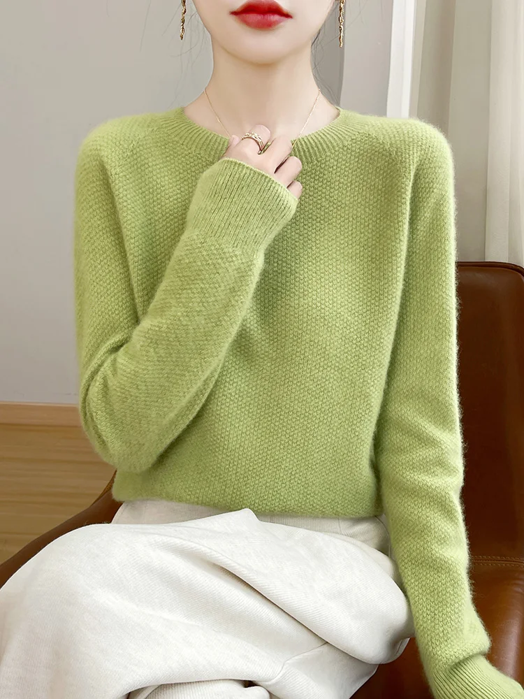 Fall/winter ready-to-wear thick warm round neck sweater women's loose inside with western style Joker long-sleeved sweater top.