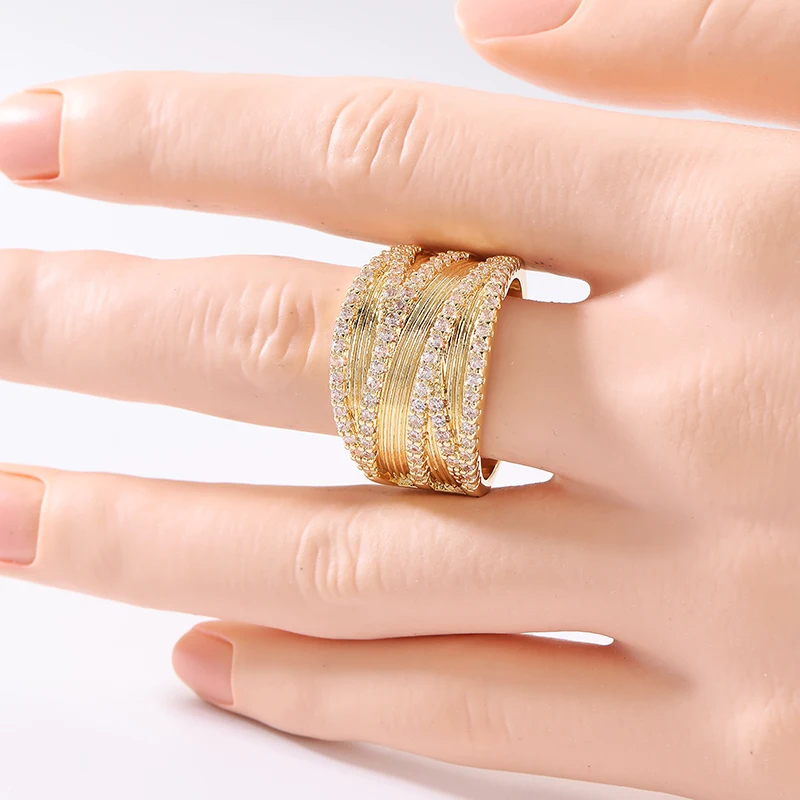 Fashion Dazzle Tiny Synthetic Zirconia Multilayer Golden Wide Ring Women Luxury Delicate Banquet Celebration Charm Jewelry Gifts
