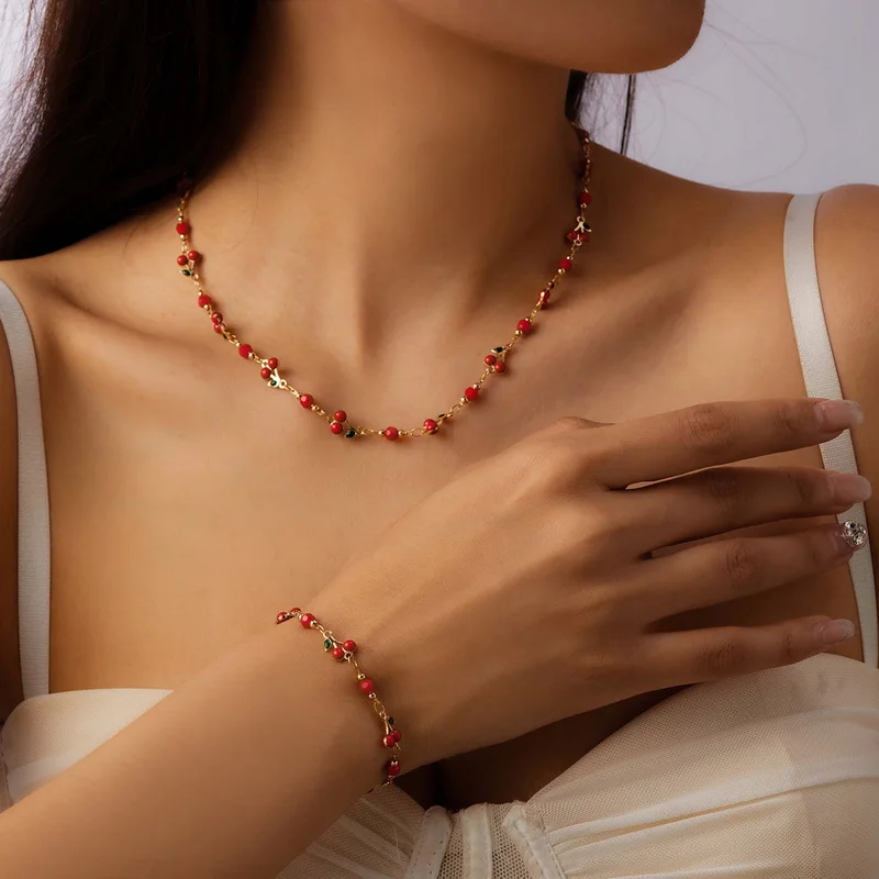 Trendiges Rotes Kirsch-Anhänger-Armband-Set für Damen, Exquisites Zirkon-Herz-Armband, Fußkettchen, Halskette, Hochzeitsschmuck, Partygeschenk – Detail 2