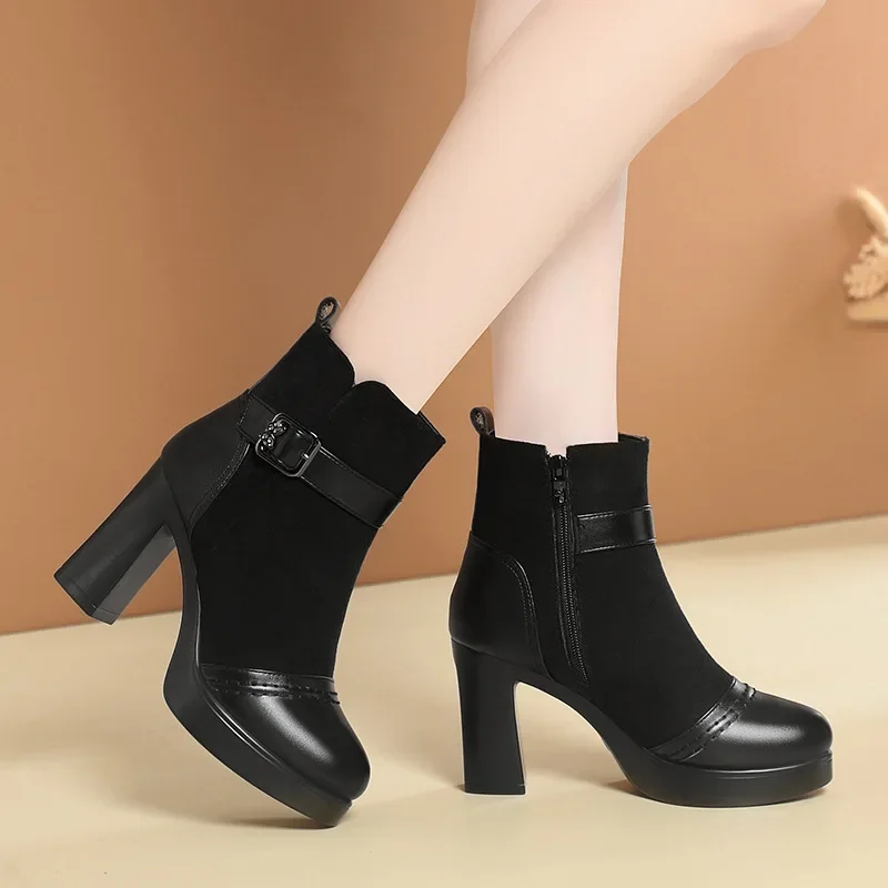 7 سنتيمتر 9 سنتيمتر الموضة كل مباراة فراشة مشبك الأحذية الجلدية الناعمة شتاء دافئ الفراء الأحذية 2025 كتلة أحذية عالية الكعب الكاحل بوتاس أمي