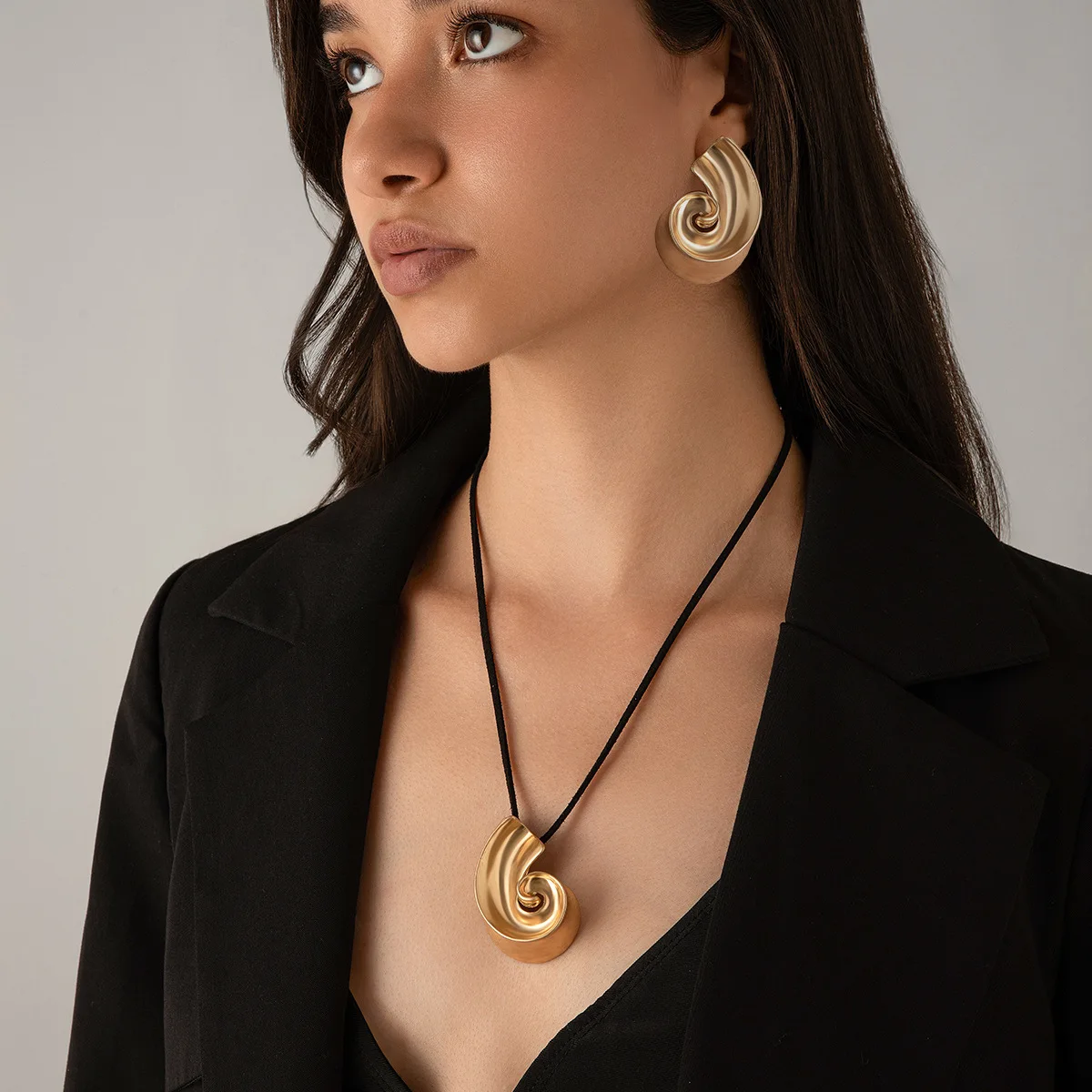 Choker Necklace Oversized Threaded Metal Pendant Marine Punk Knotted Durable Heavy Weight Evening Gift Ladies Gold