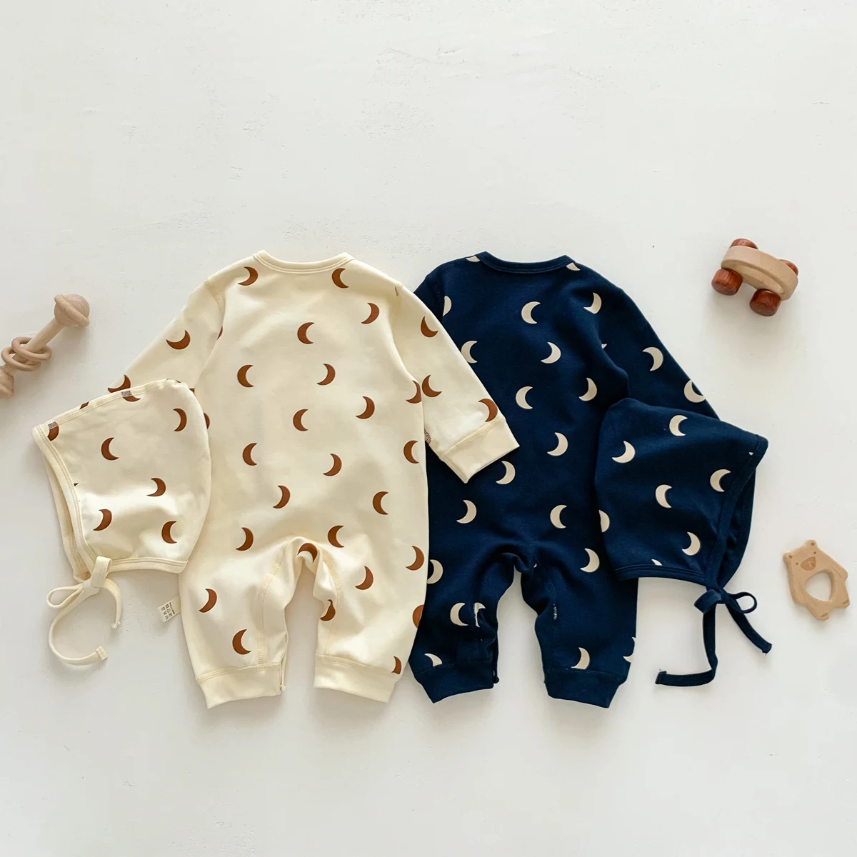 Baby's jumpsuit baby's spring and autumn round neck moon printed side buckle hat jumpsuit