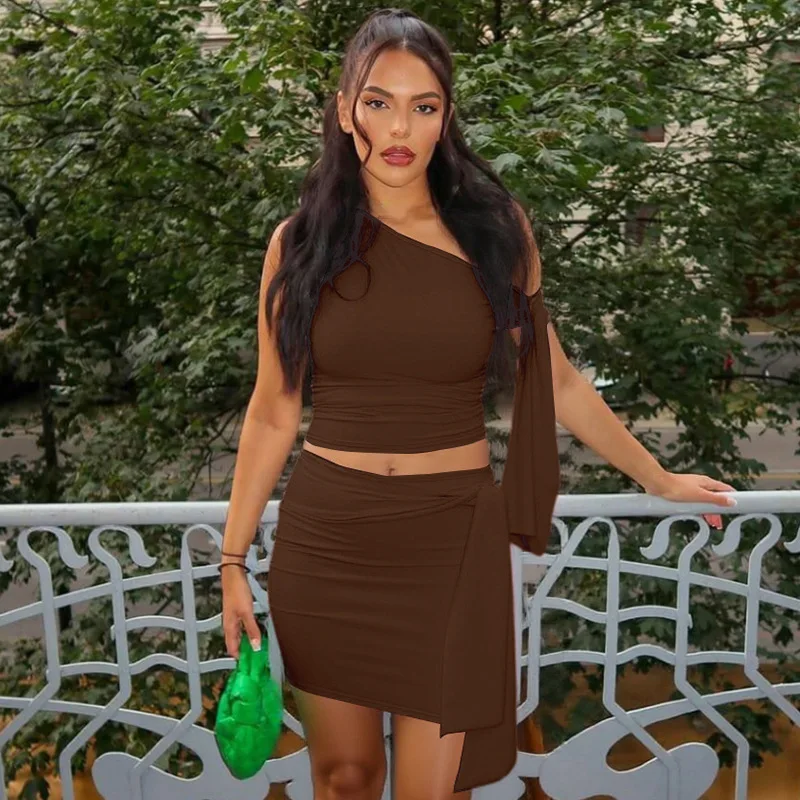 جودة عالية الساخن بيع بالجملة 2025 منتج جديد عصري مائل طوق الدانتيل يصل أعلى سليم صالح مطوي تنورة مجموعة فستان مثير