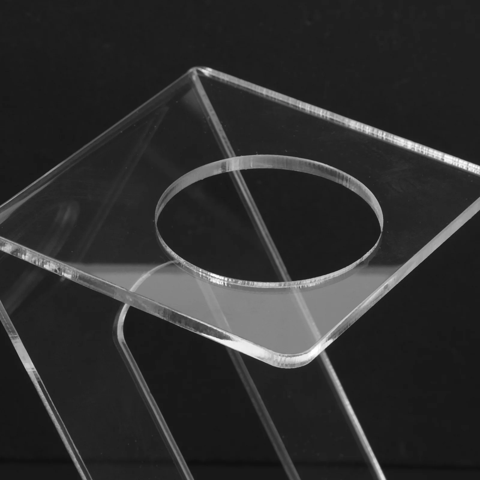 واضح الاكريليك الآيس كريم مخروط حامل حامل رف شاشة الحفلات المنظم كعكة مخروط المعجنات كب كيك الحلوى تخدم الطعام