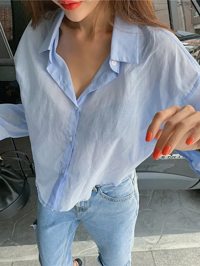 

Синяя шикарная модная рубашка для женщин с длинными рукавами на пуговицах, открывающая живот, тонкая, с защитой от солнца, в модном корейском стиле, облегающая.