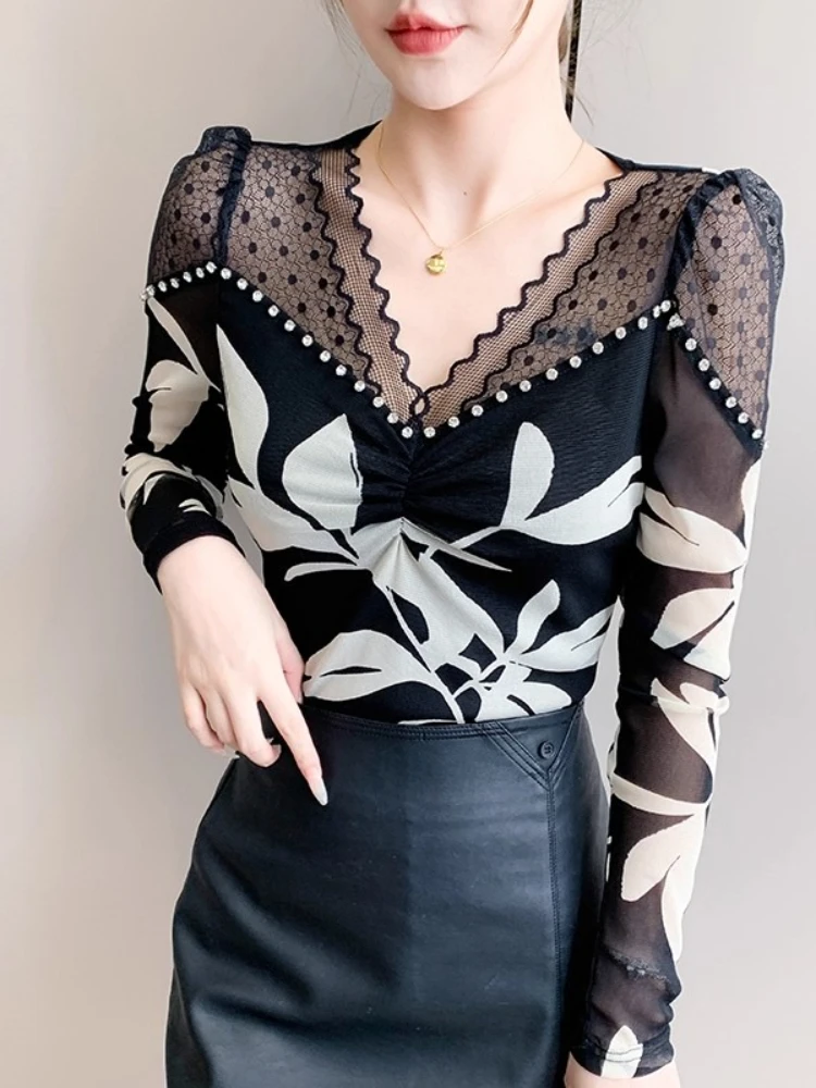 

Fashion Y2k Women Tops Autumn Winter V-Neck Long Sleeve T-Shirt With Trendy Beaded Accents Delicate Lace Panels Blouses 2025 New
