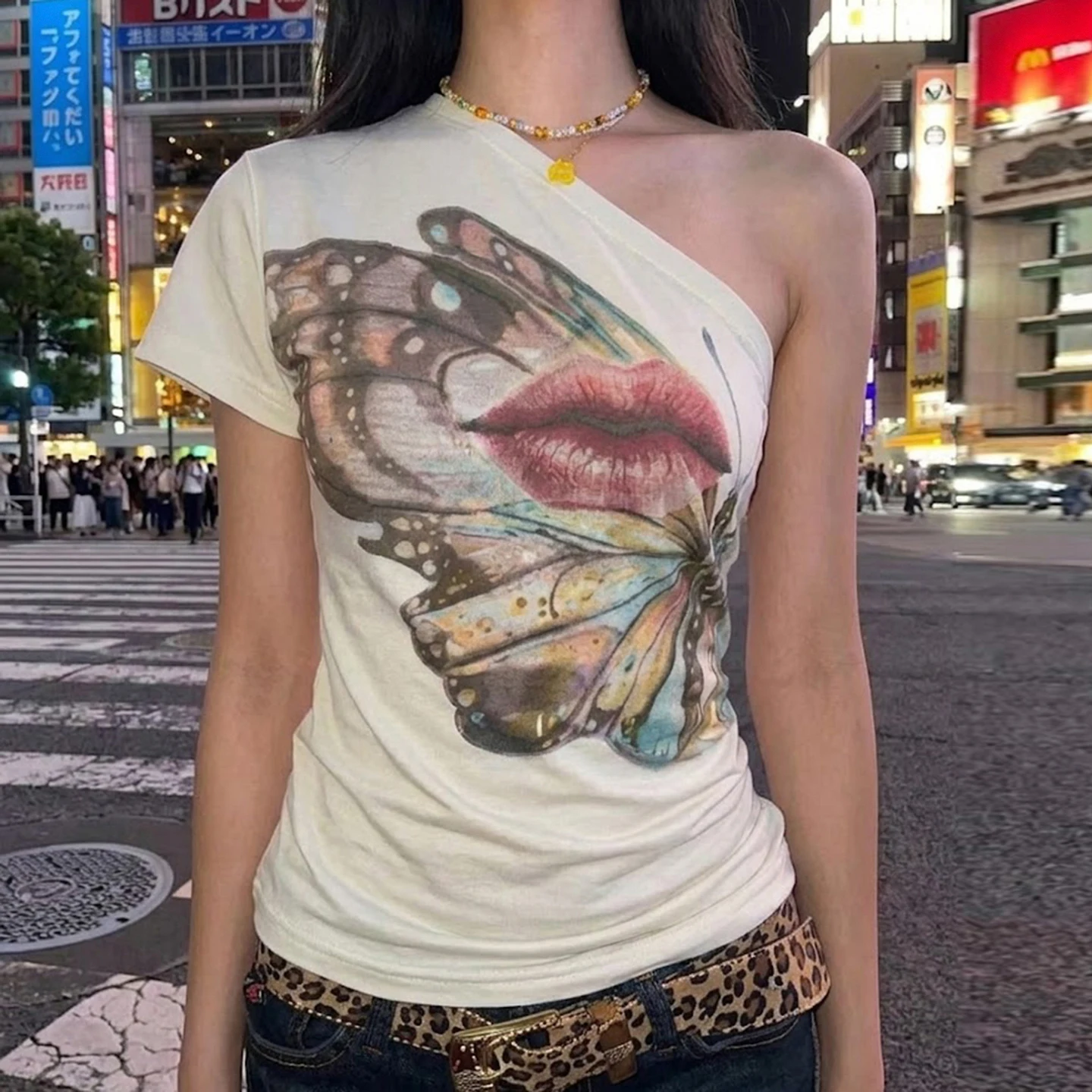 SUCHCUTE Women One Shoulder Short Sleeve T Shirt Butterfly Lips Print Ruched Slim Crop Top Y2K Vintage Streetwear Sexy Tee Chic