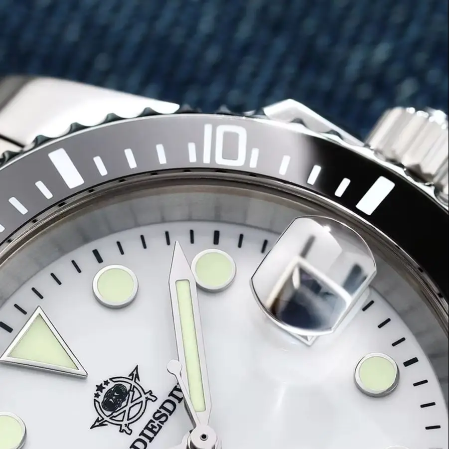 ADDIESDIVE Miyota 2115 Men's Diver Quartz Watch Ceramic Bezel AR coating BGW9 Luminous Watches for Men Date Display Male Clock