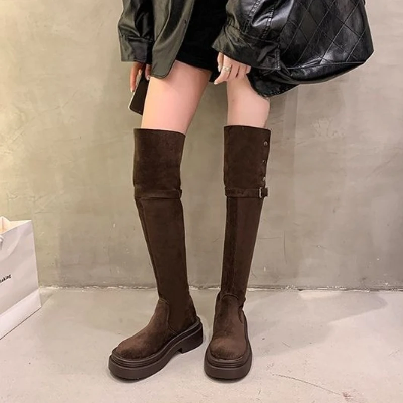 

Женские двусторонние двусторонние сапоги выше колена, новинка 2025, осень-зима, винтажные замшевые кожаные сапоги на складной платформе, на массивном каблуке