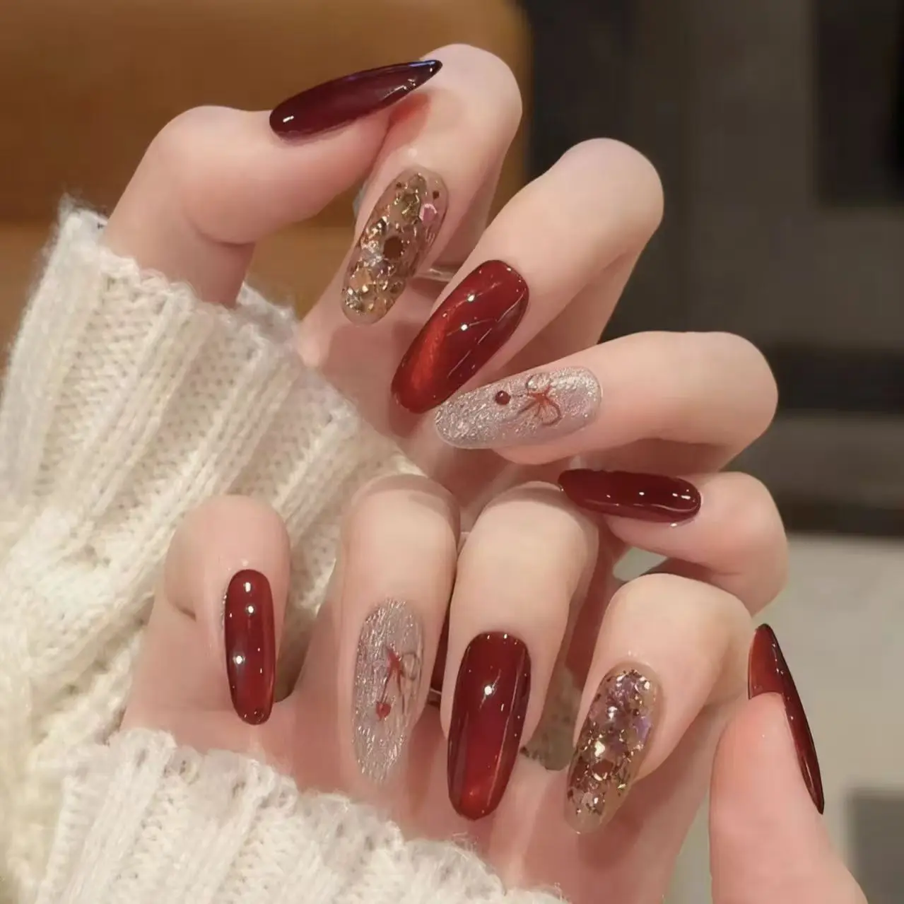 

10 шт., средний овальный пресс для ногтей ручной работы, рождественский красный кошачий глаз, блестящий бант, дизайн, накладные ногти, носимые ногти, художественные советы для девочек