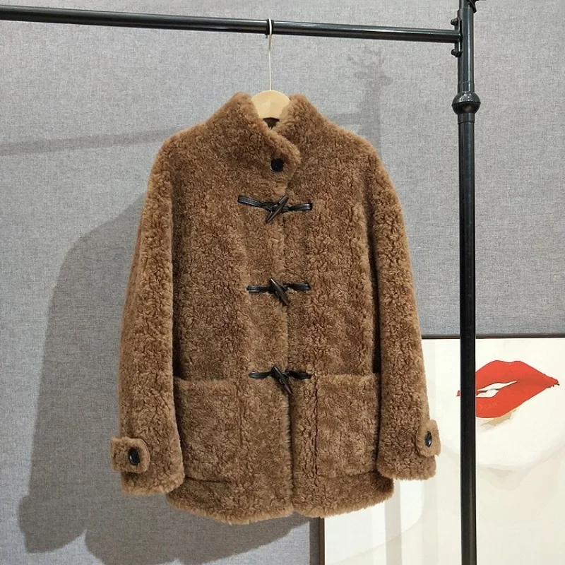 Cappotto in shearling di pura lana con colletto rialzato e bottoni in corno, abbigliamento invernale casual di media lunghezza JT545