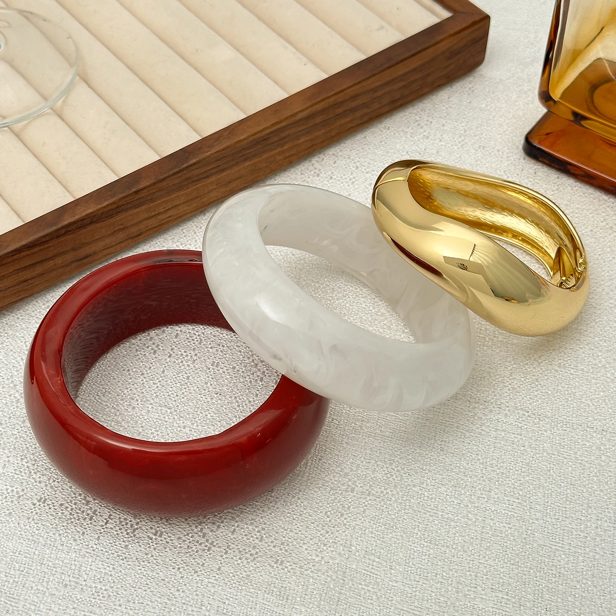 PuRui 3 أنماط مبالغ فيها الرجعية تكويم الراتنج الاكريليك سميكة الإسورة للنساء الهيب هوب الشرير المعادن الربيع سوار حلية مجوهرات