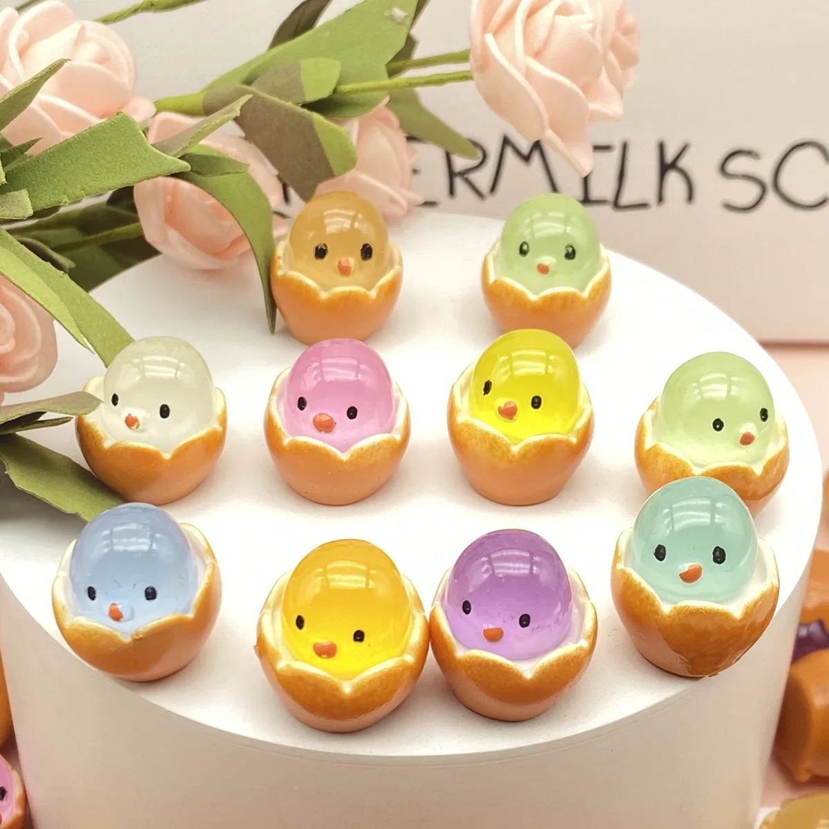 

8/10PCS Kawaii Chick Breaking Out of Eggshell Decorative Figurine - Adorable Mini Figurine, Perfect for Desktop Display