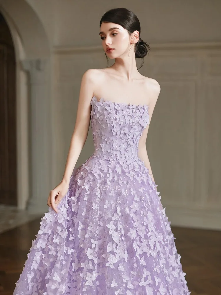 Elegancka, fioletowa suknia wieczorowa bez ramiączek, sukienki na studniówkę z szalem, szyta na miarę, długa do podłogi, linia A, kwiaty 3D, sesja zdjęciowa ślubna.