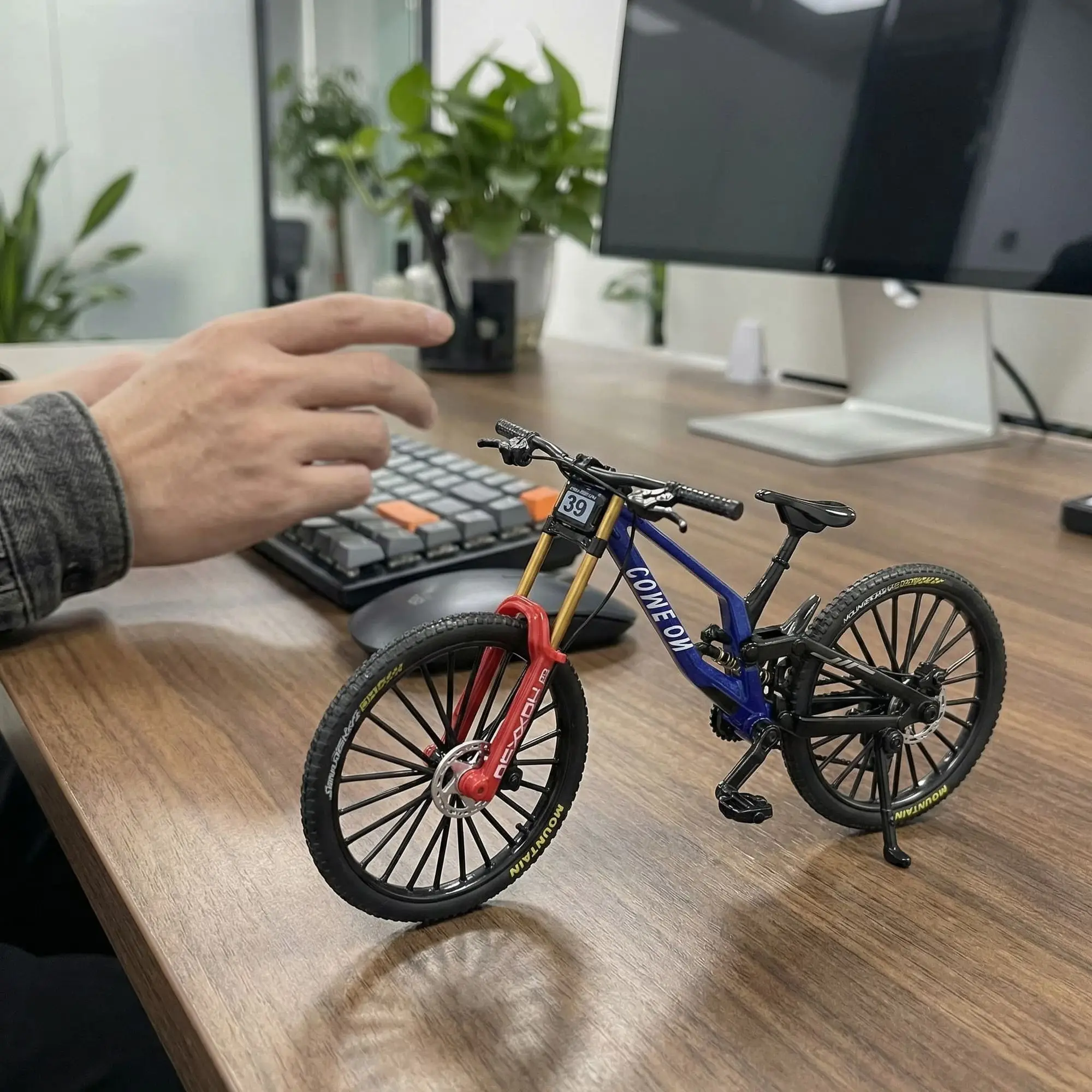 1:8 New Model Alloy Bicycle Diecast Mini Finger Bikes 39A Simulation Collection Gifts Toys for boys