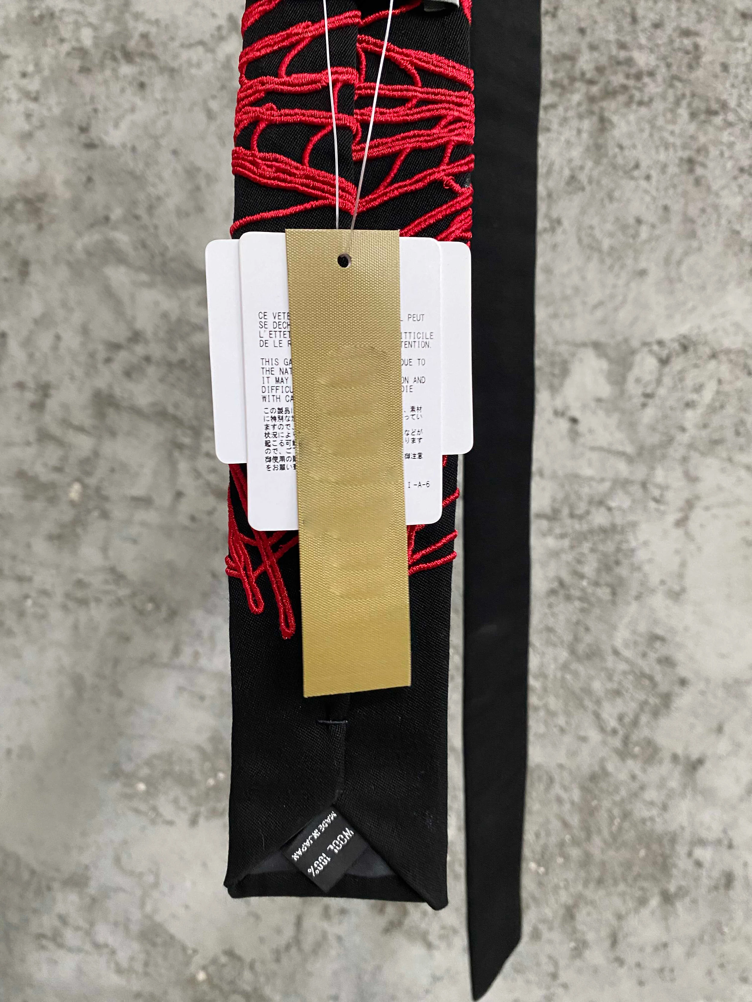 Krawat męski TOP-YAMAMOTO, japoński oryginał, styl dark, wełna, haft z pająkiem kolczastym.