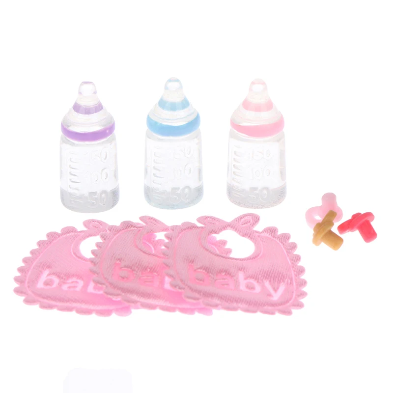 1 Set Zufällige 1:12 Puppenhaus-Miniatur Babyflaschen Schnuller Lätzchen Set Kinderzimmer-Zubehör Geschenk