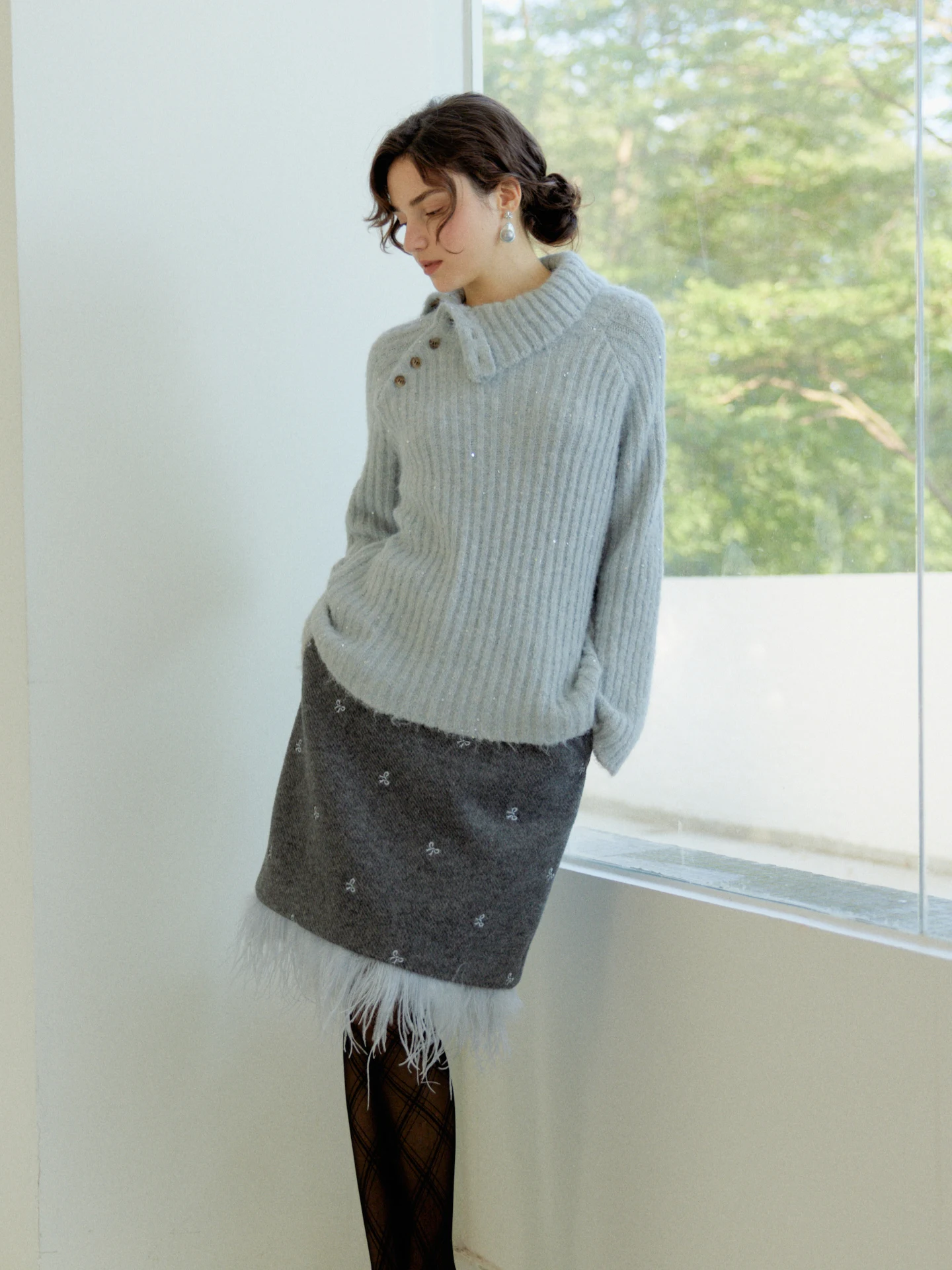 

Юбка Te by FrigidOrg, новинка осенне-зимнего сезона, с вышивкой, узором из страусиных перьев, шерстяная, А-силуэт, приталенная, высокая талия...