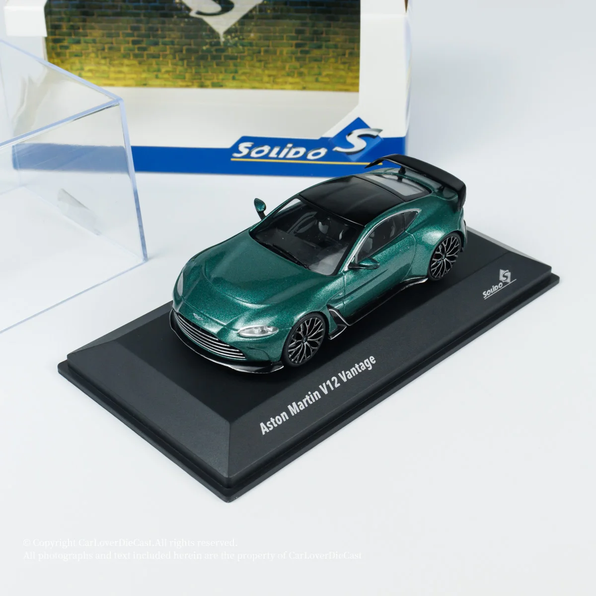 

Diecast Solido 1:43 Scale Aston Martin VANTAGE V12 Alloy Car Model Collectible Toy Gift Souvenir Display Ornament