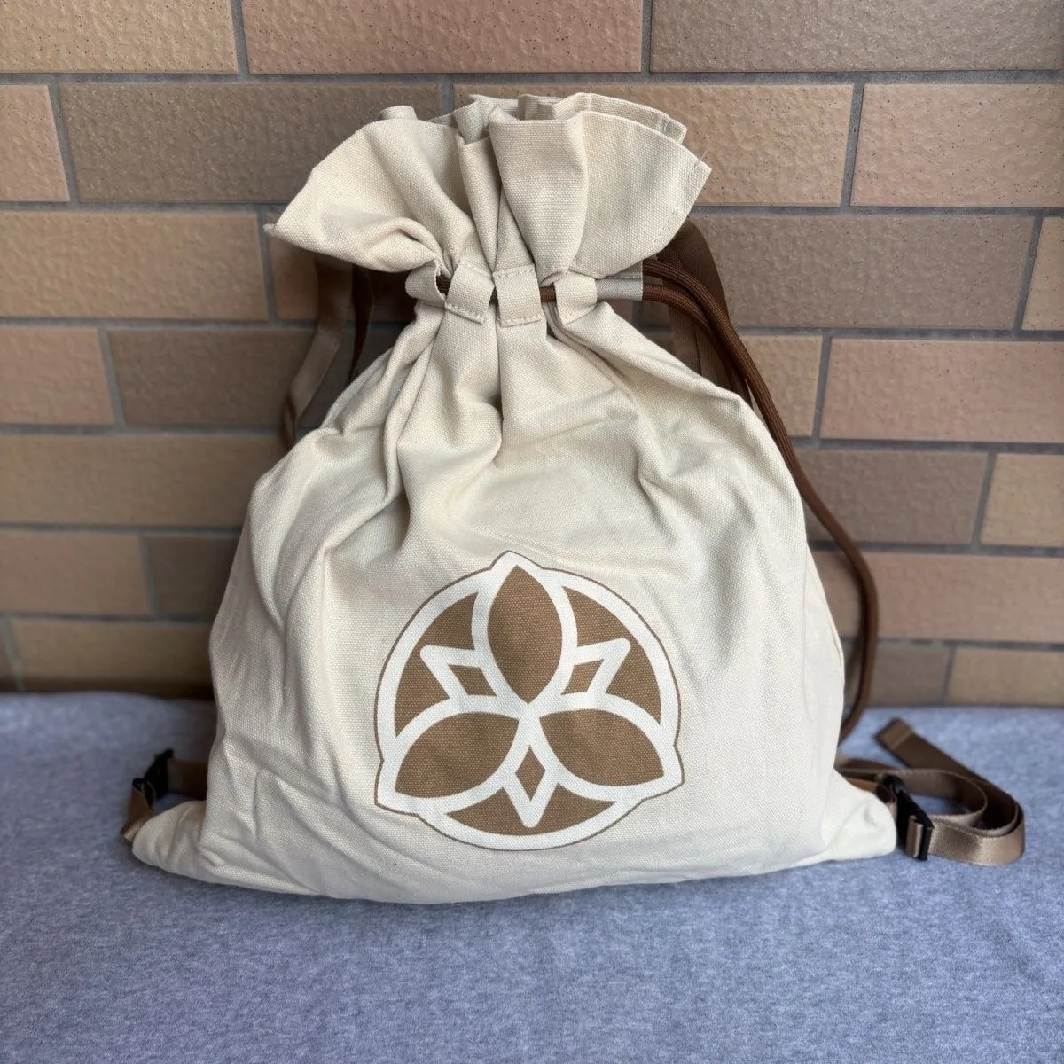 

Genshin Impact Surrounding Limited Mora Косплей Холщовый рюкзак с карманом на шнурке