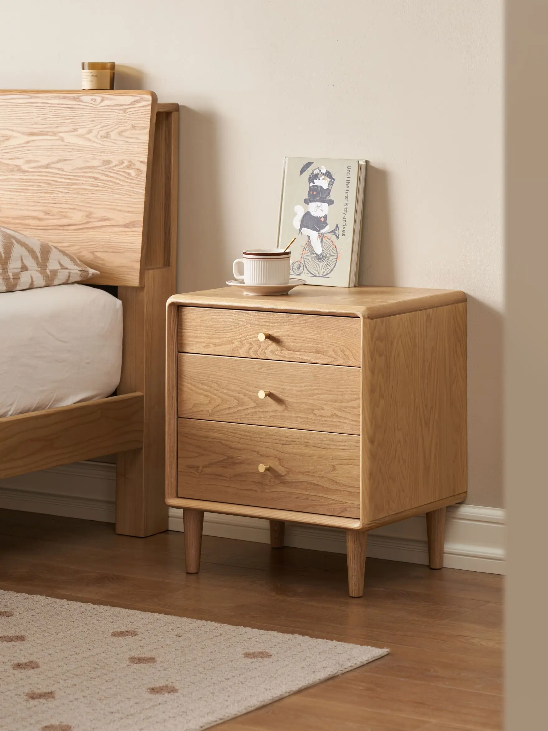 Solid Manchurian Ash Wood Modern Minimalist Bedroom Bedside Table with 3-Drawer for Hotel Use
