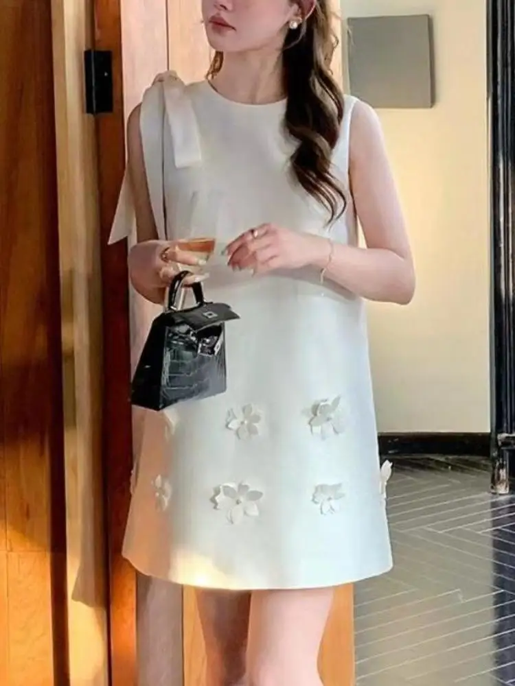 UCXQ Fashion Short Dress Korean Style Elegant 3D Flower White Bow O Neck Sleeveless Vest Dresses Women 2024 Spring Summer A8760