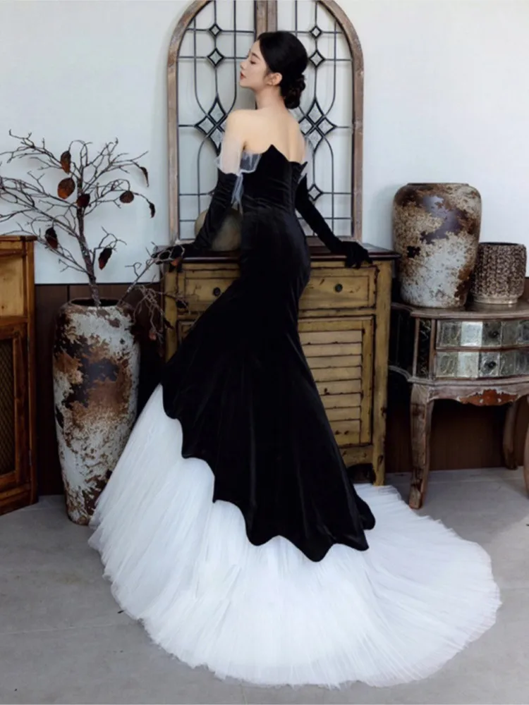 

A new black velvet strapless fishtail elegant light luxury and niche dress