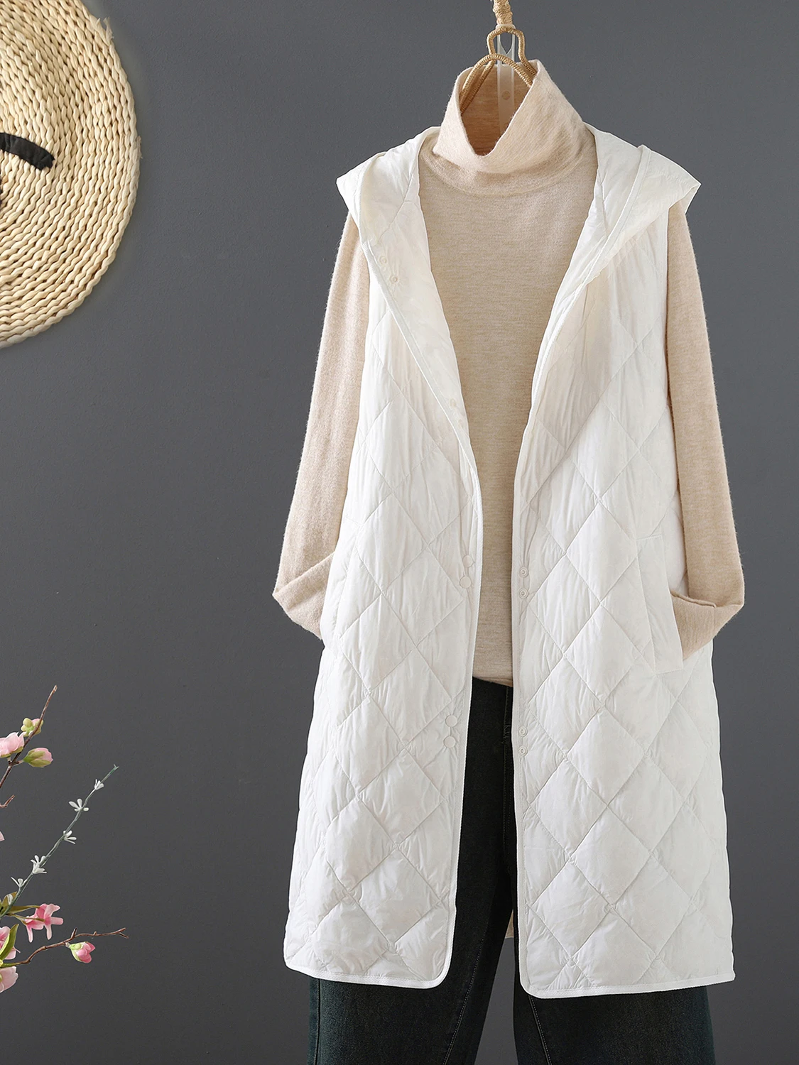 เสื้อกั๊กผ้าฝ้ายน้ำหนักเบาสำหรับฤดูใบไม้ร่วงและฤดูหนาว  แบบมีฮู้ด ความยาวปานกลาง สำหรับผู้หญิง  ใส่เป็นเสื้อตัวในหรือเสื้อตัวนอก  แบบสองชั้น