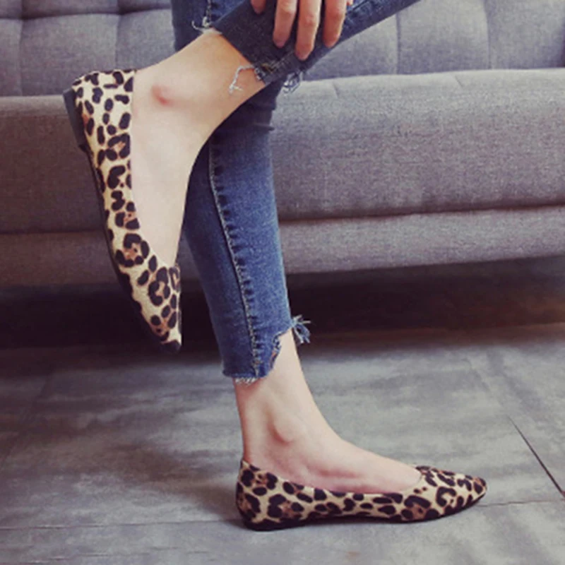 Spring Women Larger Sizes 34-43 Flats Loafers Shoes Pointed Toe Shallow Mouth Slip-on Ladies Loafer Leopard Ladies Shoes 2021