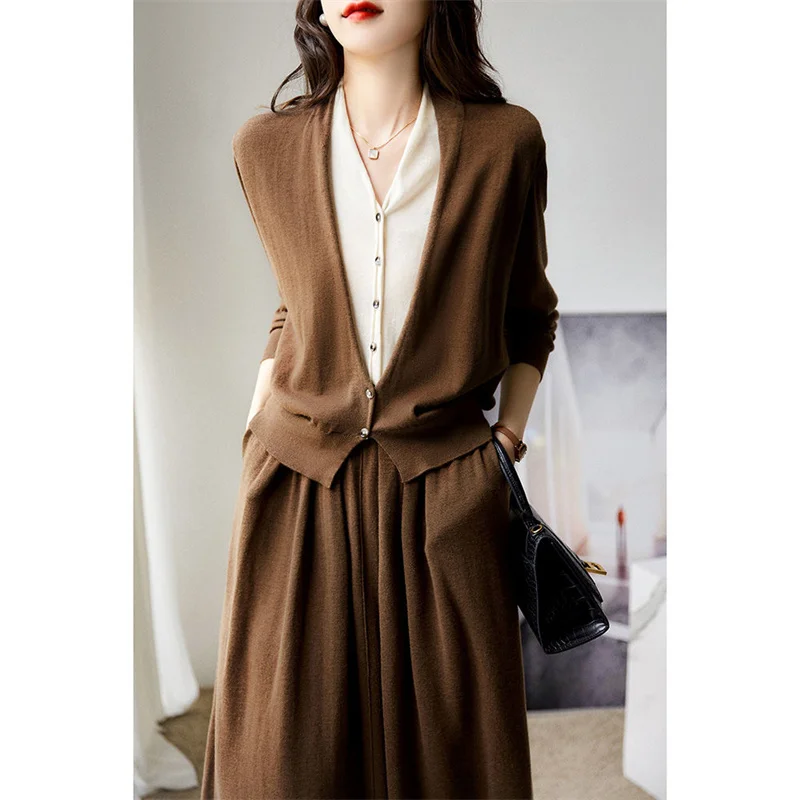 Màu Áo Len Nữ Mùa Xuân Và Mùa Thu Đông 2023 Thời Trang Mới Hai Bộ Giả Hai Mảnh Cổ Chữ V Dệt Kim Cardigan váy