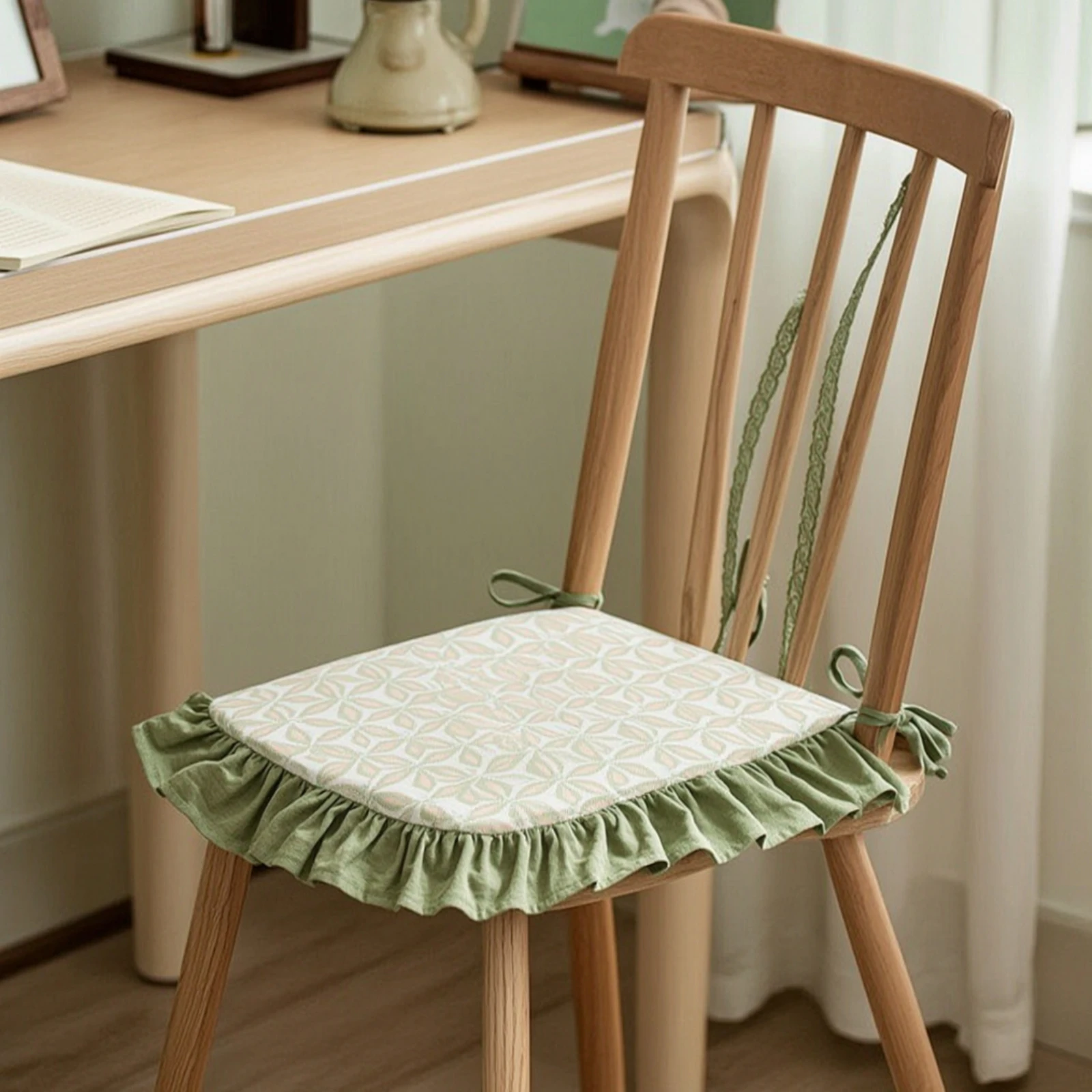 Chair Cushion with Ties Soft Ruffled Chair Pad Sponge Seat Cushion Long-Lasting Bedding Easy to Clean for Dining Chairs, Kitchen
