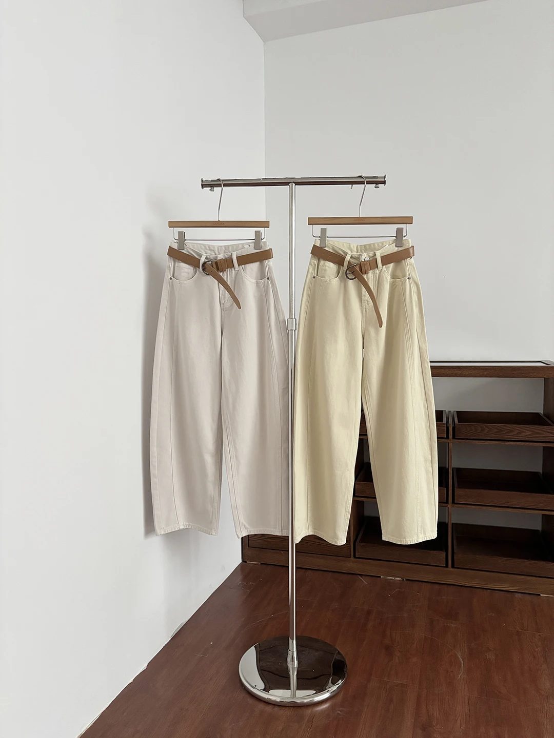 

Loose Women's High Waist Wide Leg Straight Cut Jeans Spring Summer Fashion Balloon Pants with Belt Casual Lazy Style